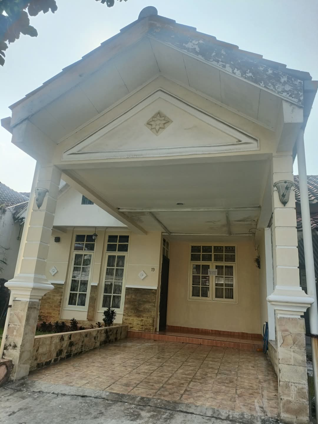 Rumah Dijual Berikut Furnish di Taman Beverly Lippo Cikarang